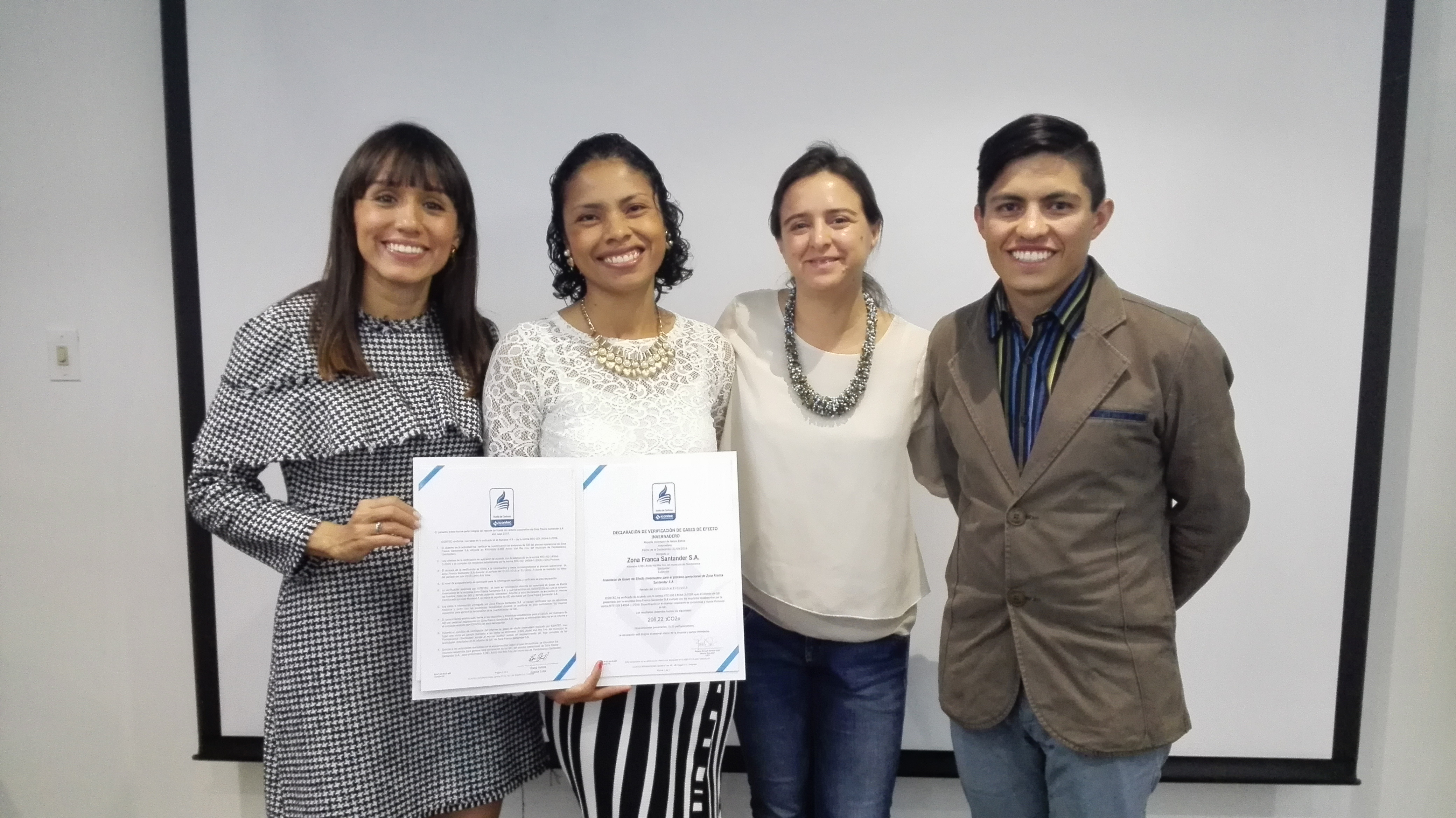 Zona Franca Santander ratifica su compromiso con la sostenibilidad al recibir certificaci?n de medici?n de la Huella de carbono.